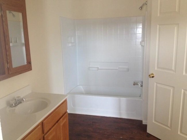 Building Photo - 1813 17th Trl