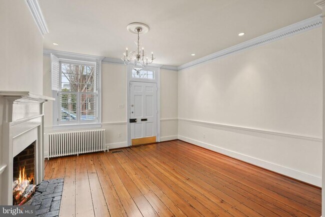 Building Photo - 513 S Fairfax St