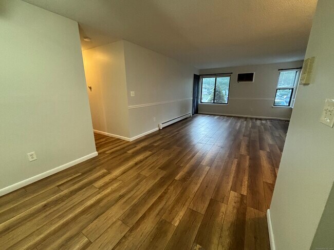 Foto del edificio - 134 Woodland Dr
