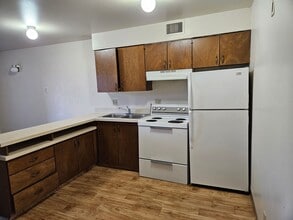 Building Photo - 320 S 700 E