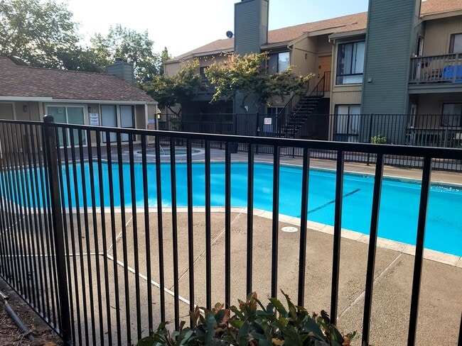 Building Photo - Condo on Madison Avenue. MOVE IN SPECIAL. ...