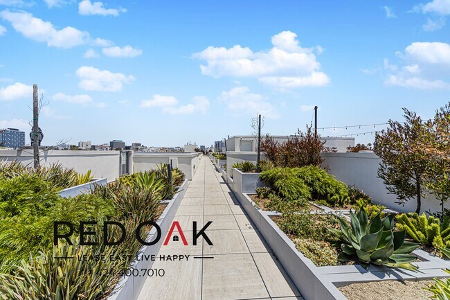 Foto del edificio - 2880 James M Wood Blvd