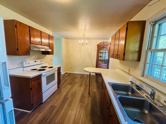 Foto del edificio - 1605 Lark Ln