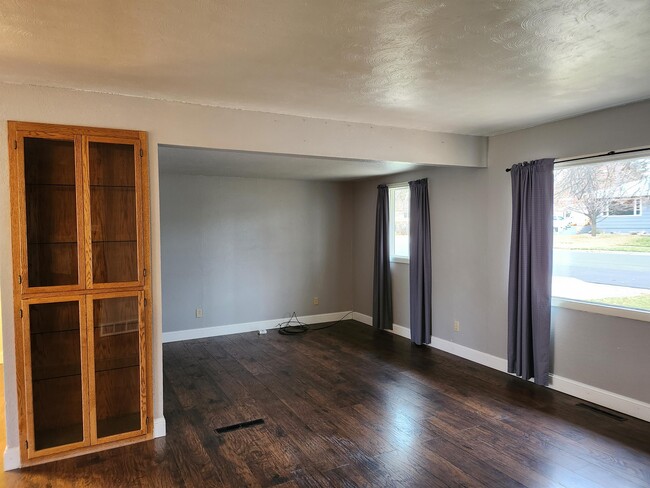 Building Photo - 205 Park Ave