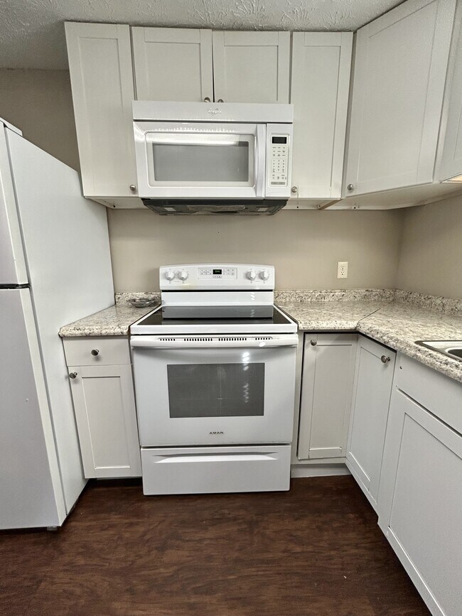 Building Photo - 8798 Pinon Dr