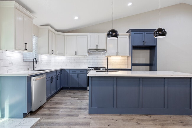 Building Photo - 616 W Vassar Ave