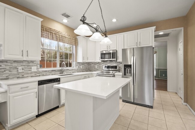 Building Photo - 111 S Dreamweaver Cir