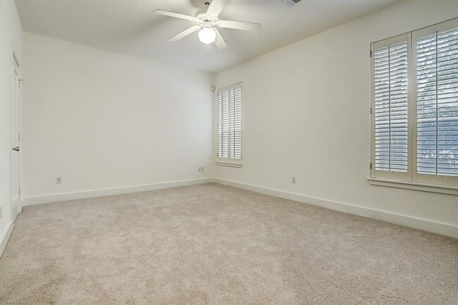 Building Photo - 1412 Castle Ct