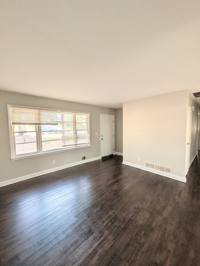 Foto del edificio - 905 Cone Rd