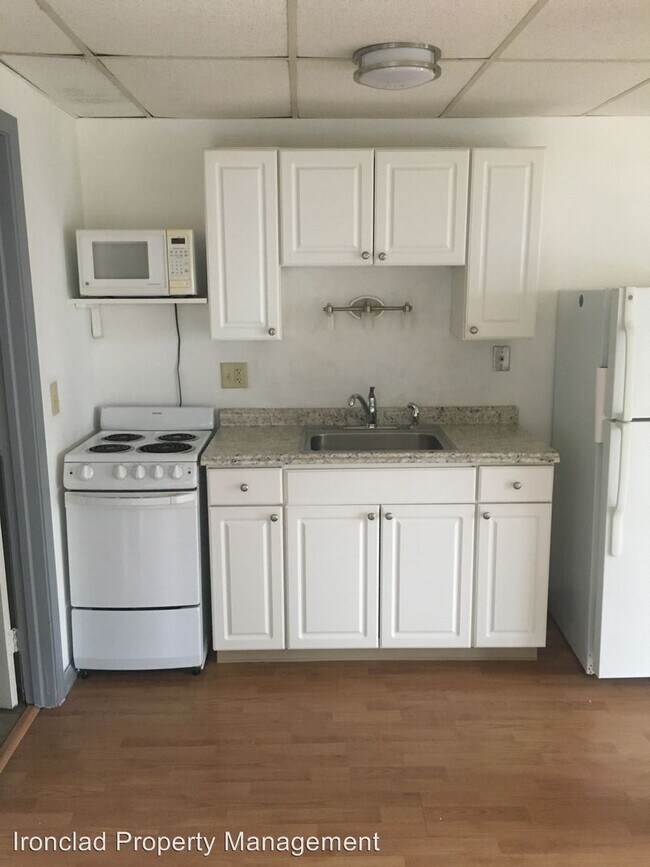 Building Photo - 140 W Main St