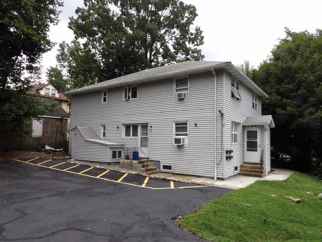 ¡Bienvenido a casa! - 2 Hasbrouck Ave