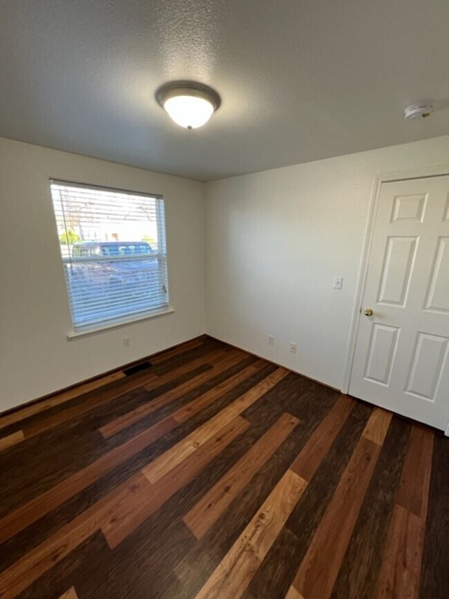 Foto del edificio - 710-710 Cedar St