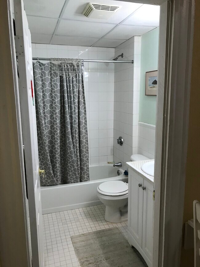 Bathroom - 285 Lynn Shore Dr