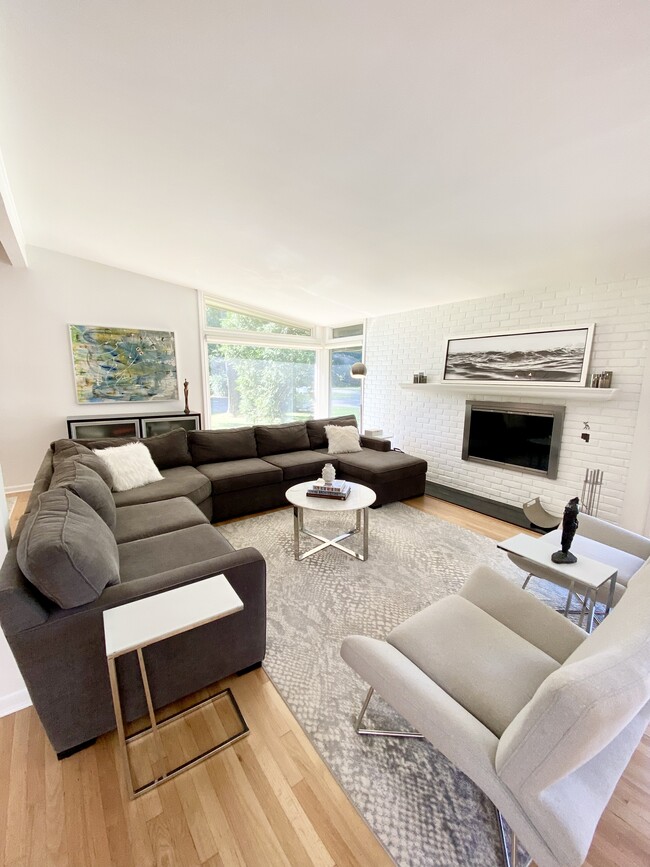 Foto del edificio - 921 Arden Ln