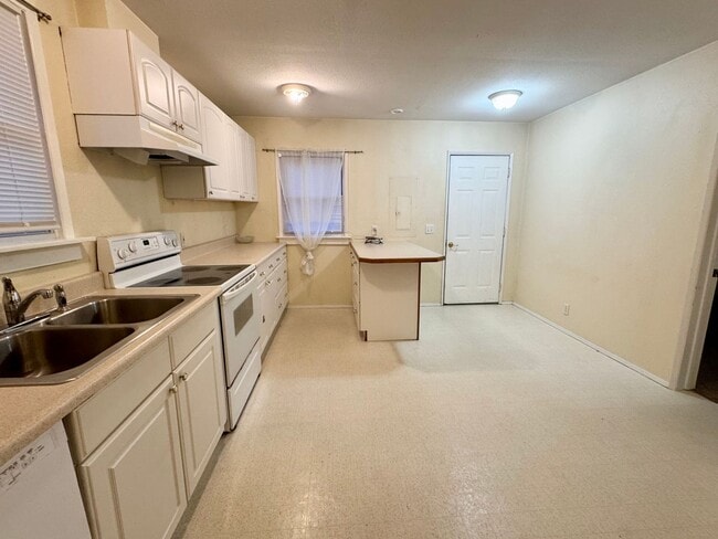 Foto del edificio - Now Available – Charming 2-Bedroom Cottage in Shelton!