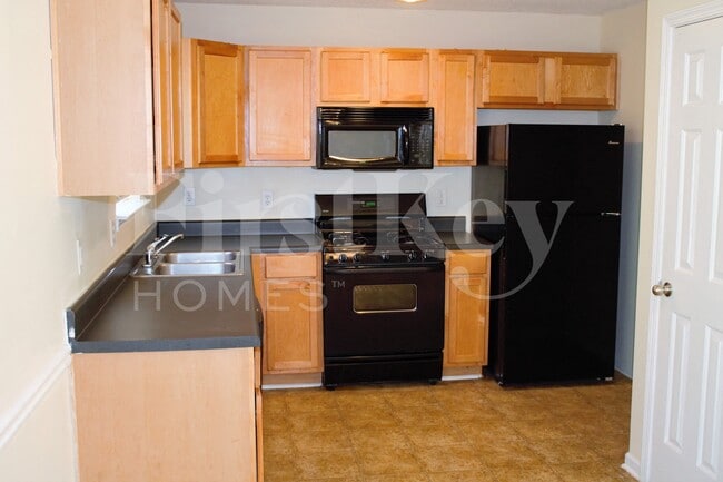 Building Photo - 141 Edison Dr