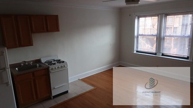 Building Photo - 1712 W Albion Ave