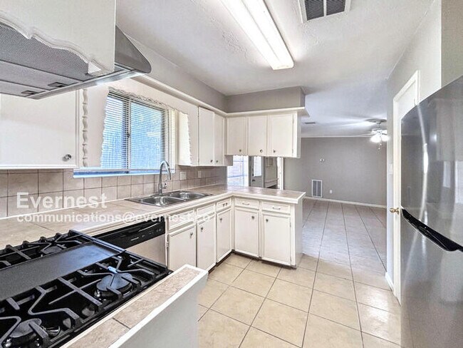 Building Photo - 14419 Roundstone Ln