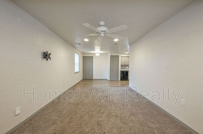 Foto del edificio - 2124 S Sunnylane Rd