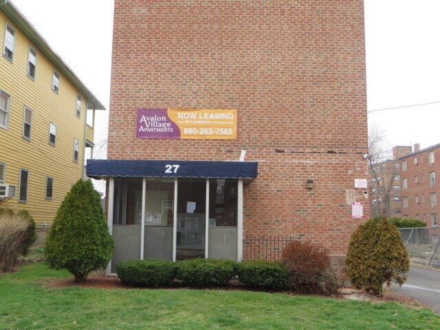 Building Photo - 27 Huntington St
