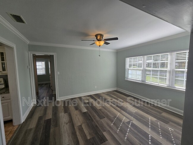 Foto del edificio - 4045 Bunnell Dr