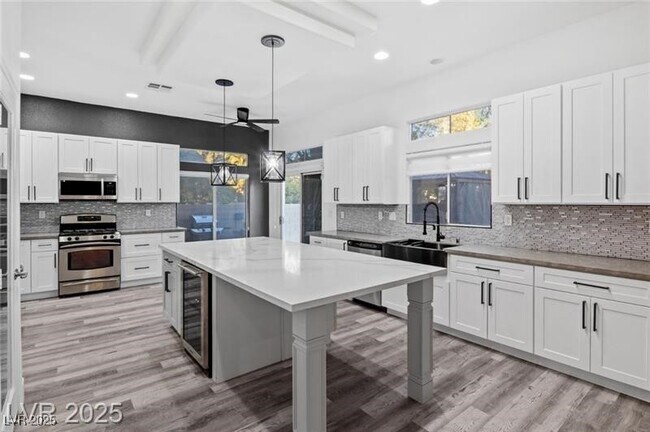 Foto del edificio - 4630 Laguna Vista St