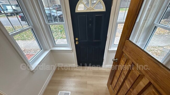 Building Photo - 318 Cornwall Avenue