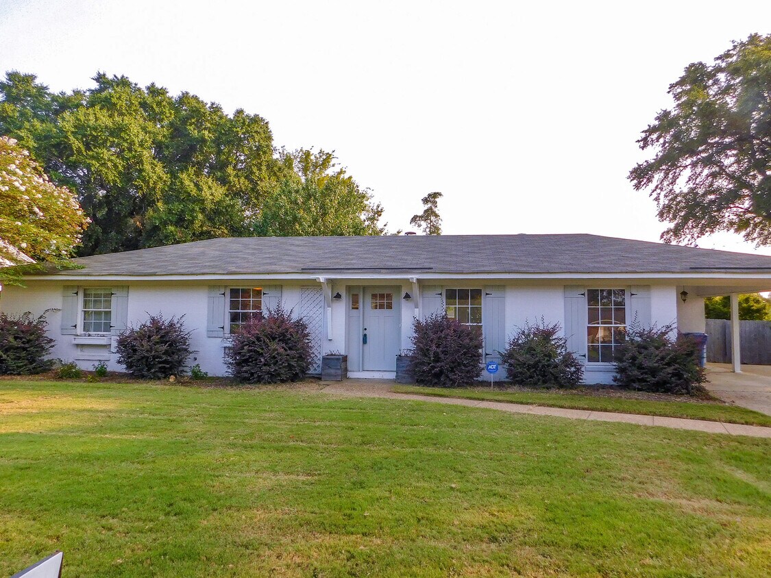 Primary Photo - 1279 Huie St