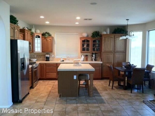 Building Photo - 5 br, 2.5 bath House - 2910 W Silver Fox Way
