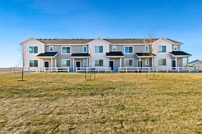 Open space out front - 260 Pawnee Rd