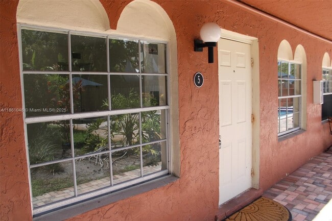 Foto del edificio - 1405 Miami Rd