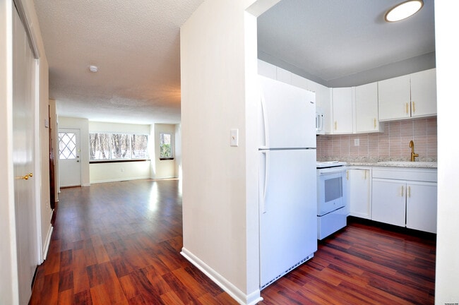 Building Photo - 116 Hilltop Dr