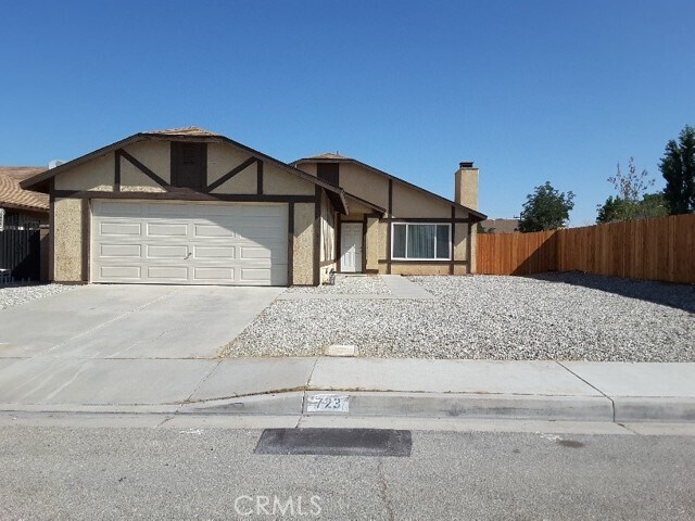 Primary Photo - 723 E Ave H13