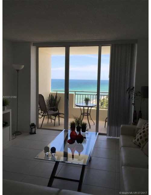 Foto del edificio - 3180 S Ocean Dr