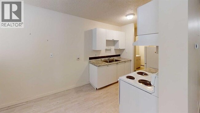 Building Photo - 9515-9100 100 Ave.