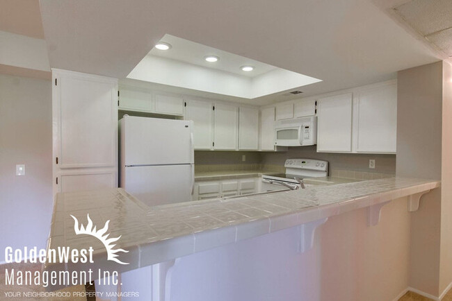 Building Photo - Dual Master Top Floor Condo Minutes to SDSU