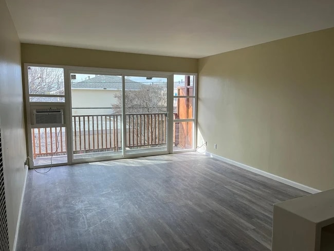 Building Photo - 771 Opal Dr