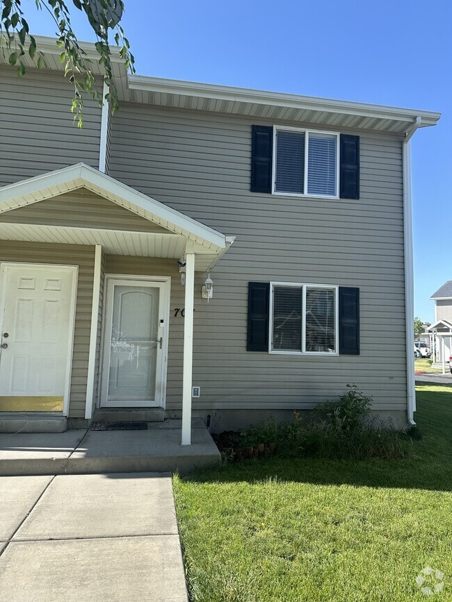 Building Photo - 707 Ry Ln