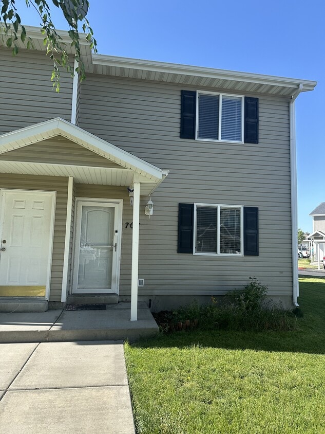 Primary Photo - 707 Ry Ln
