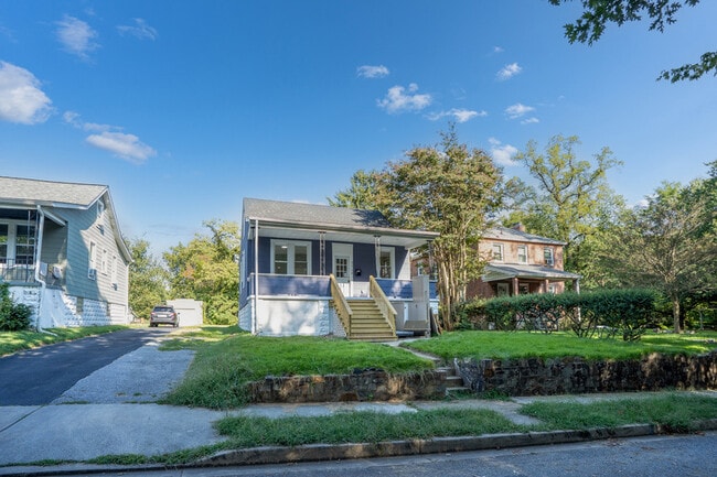 Photo - 2716 Woodsdale Ave House