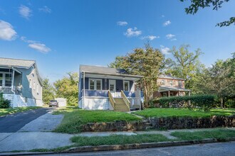 Building Photo - 2716 Woodsdale Ave