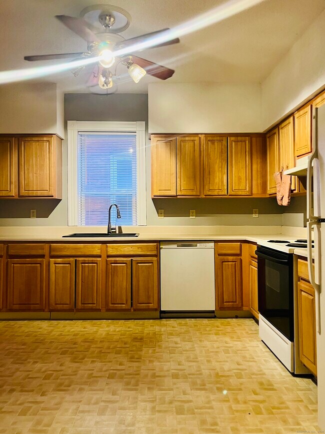 Foto del edificio - 24 Mortson St