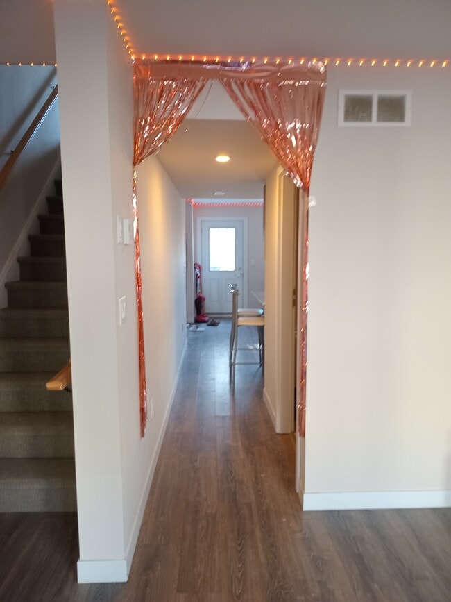 Building Photo - 338-338 Albert St