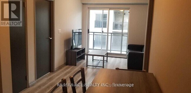 Building Photo - 275 Larch St