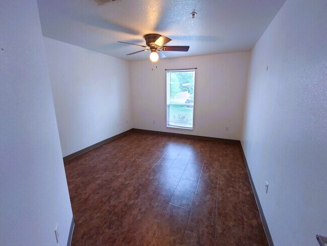 Foto del edificio - 704 W 6th St