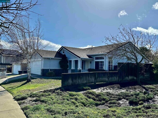 Building Photo - 1750 Highland Cir