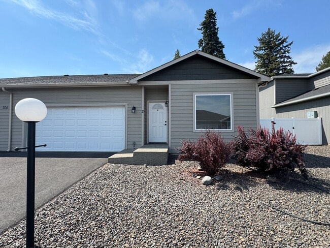 Building Photo - 706 N 29th Ave