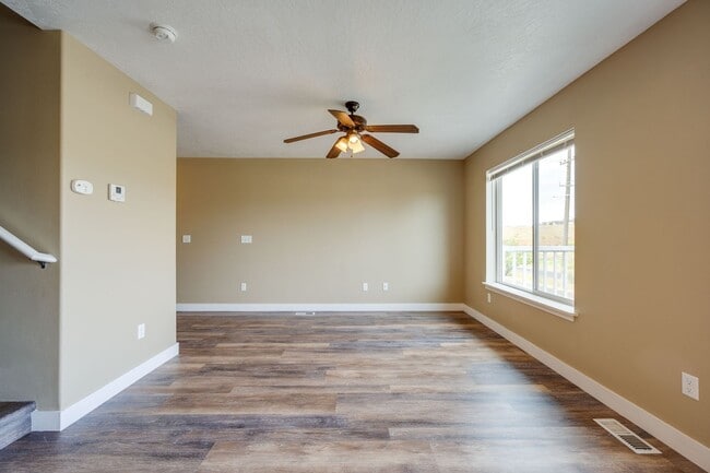 Building Photo - Charming Pullman Retreat with Space to Live and Entertain