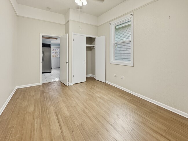 Foto del edificio - 1656 Pleasure St