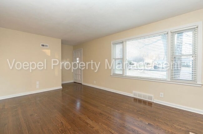 Foto del edificio - Coming Soon: Spacious 3-Bedroom with Deck,...